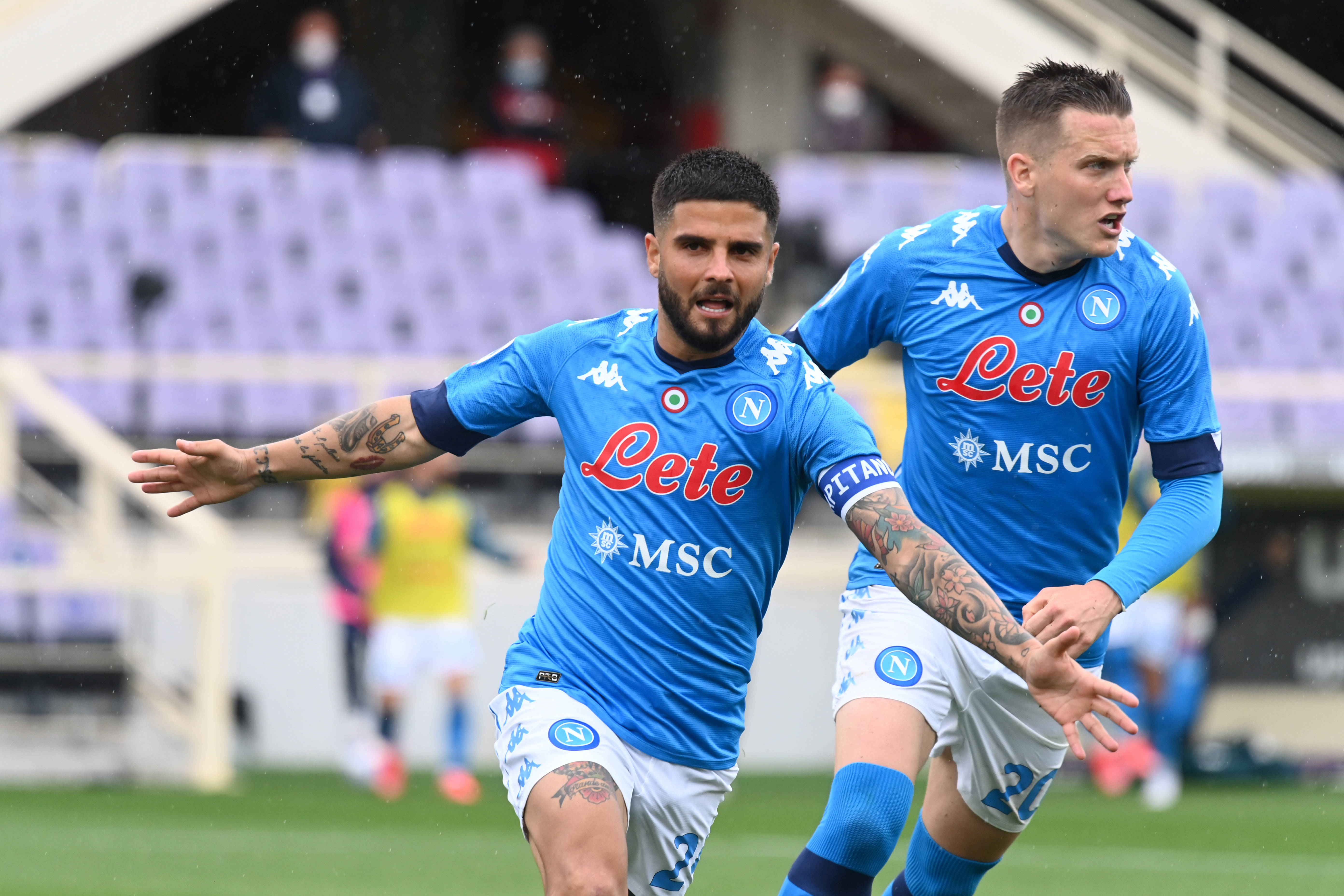 欧冠烽火中,<a href='/news/tag/1162860.html' style='color: blue;'>那不勒斯的挣扎与突围之路</a>