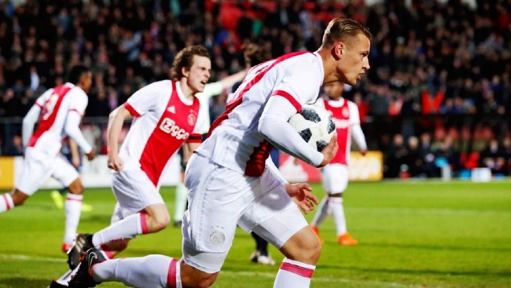 PSV埃因霍溫:歐冠賽場的橙色風暴逆襲者