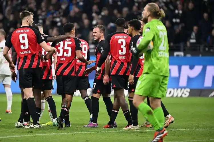 法兰克福:欧冠征途的起伏与坚守